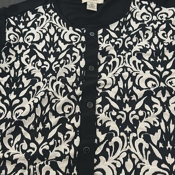 Black and White Patterned Short Sleeve Top - Picture 4 of 4